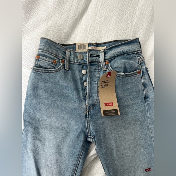 NWT LEVIS wedgie straight jeans - Picture 3 of 3
